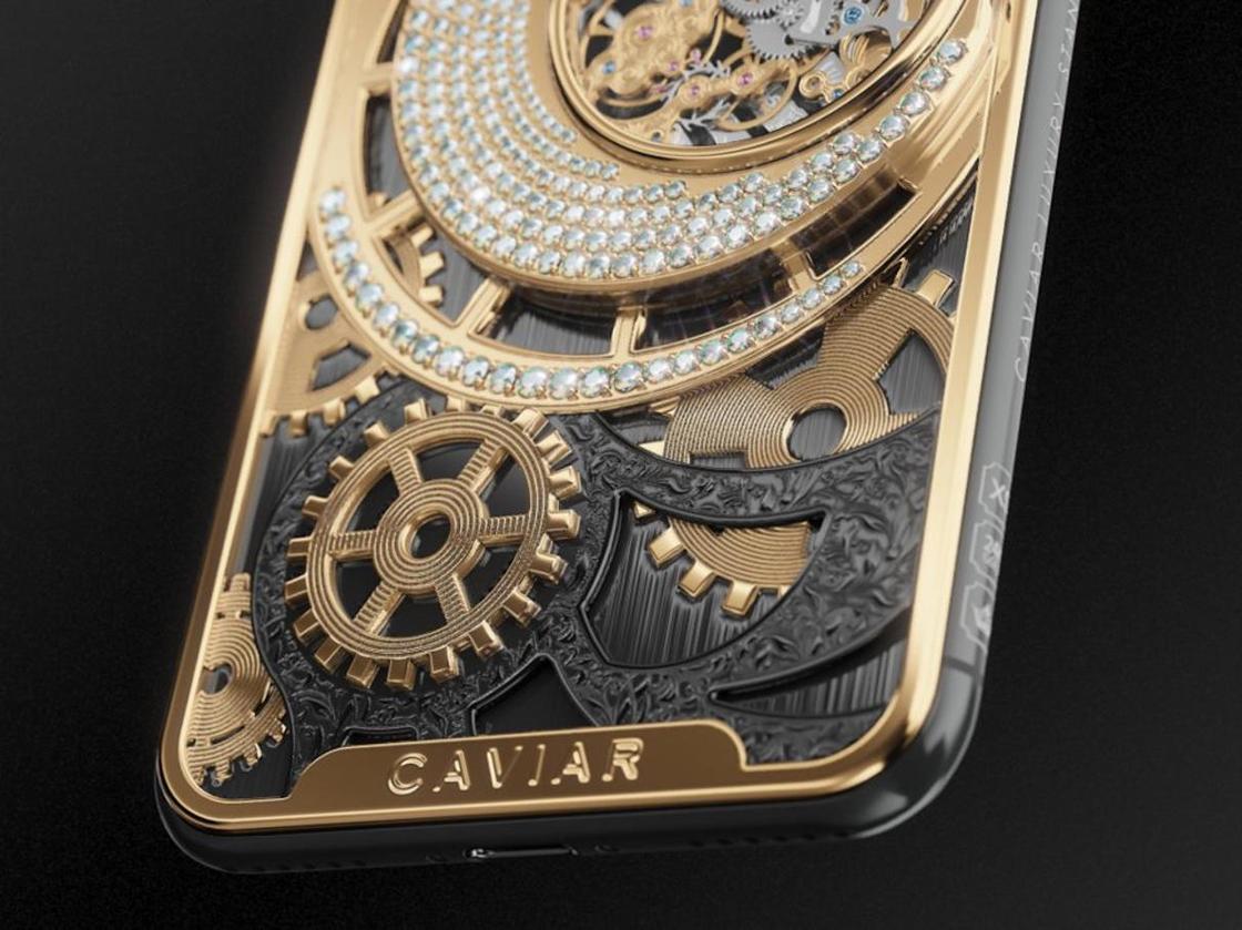iPhone за 24 500 долларов с механическими часами