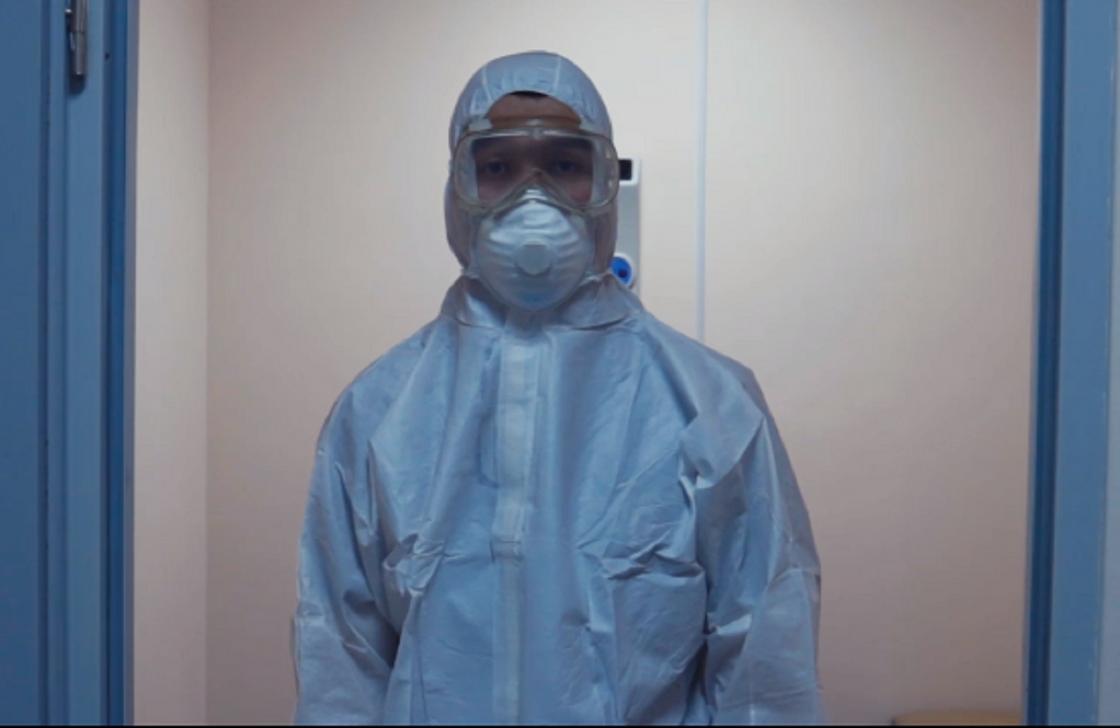 Студенты-волонтеры наравне с врачами борются с коронавирусом в Нур-Султане