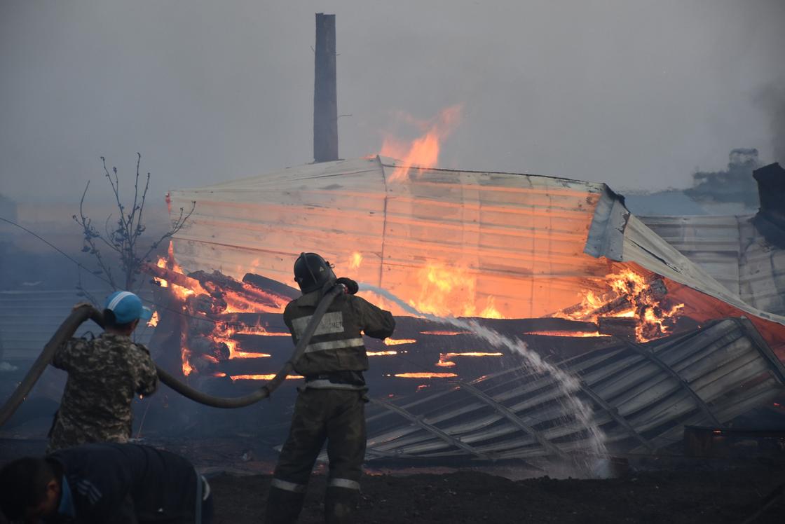 Тушение пожара в Петропавловске