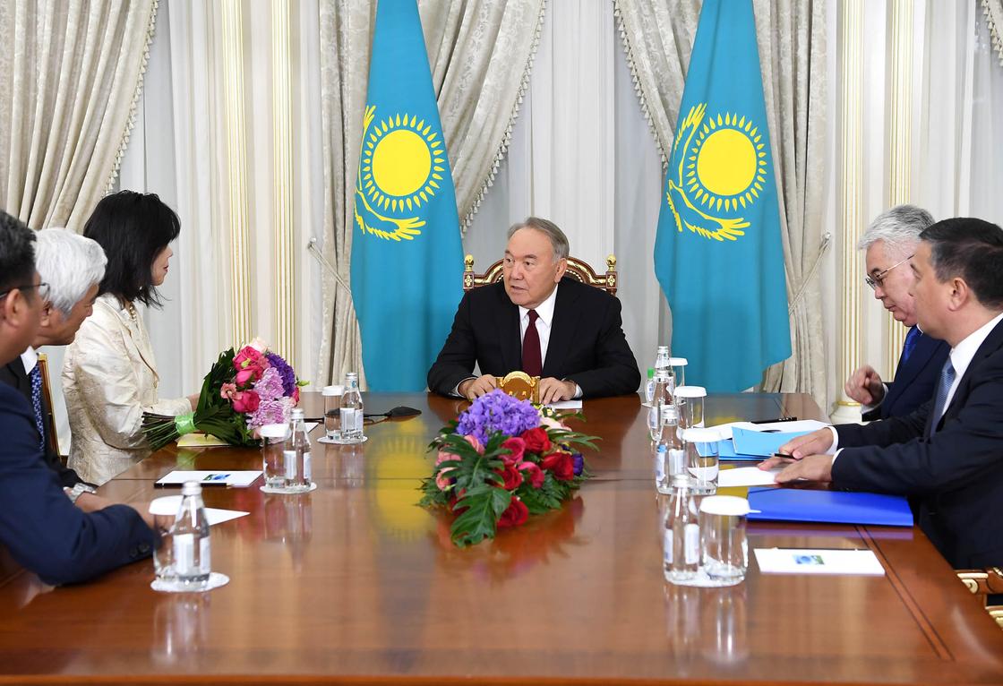 Назарбаев встретился с членами семьи покойного гендиректора МАГАТЭ Юкия Амано