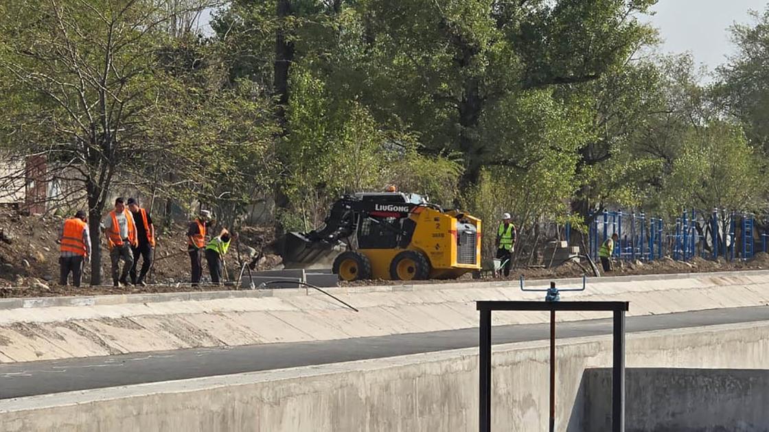 Работы на реке