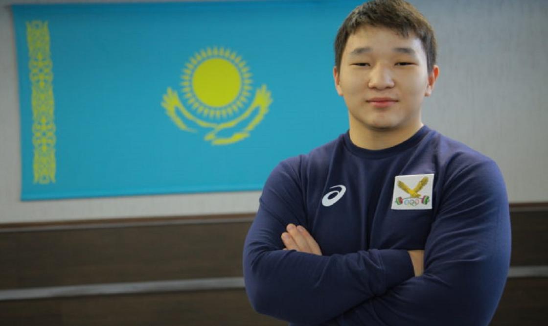 16-летний казахстанец установил мировой рекорд в подъеме штанги