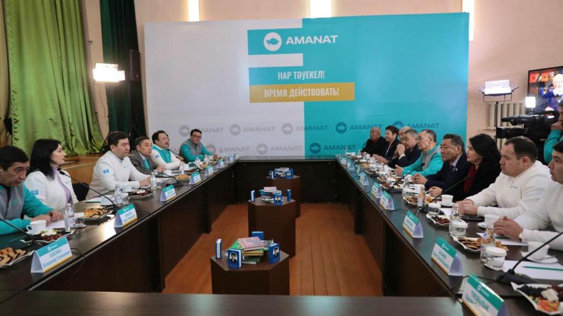 Встреча членов партии AMANAT с избирателями