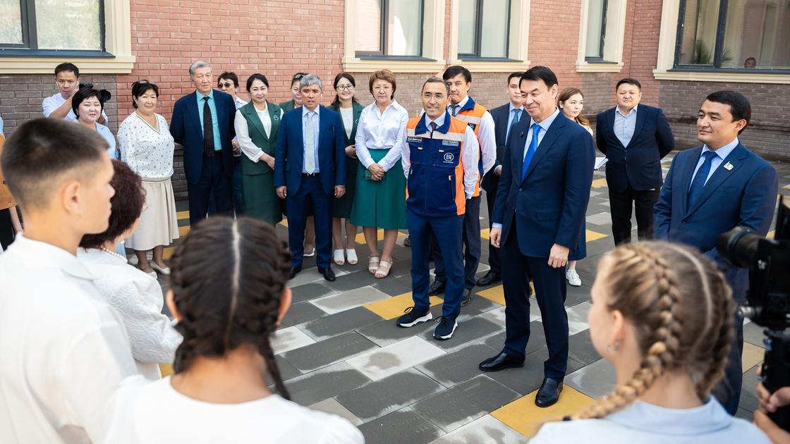 Аким Алматы посетил школу-интернат