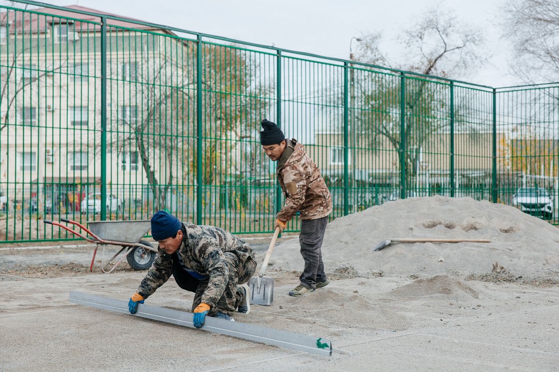 Атырауда 44 нысанда ойын және спорт алаңдары салынуда