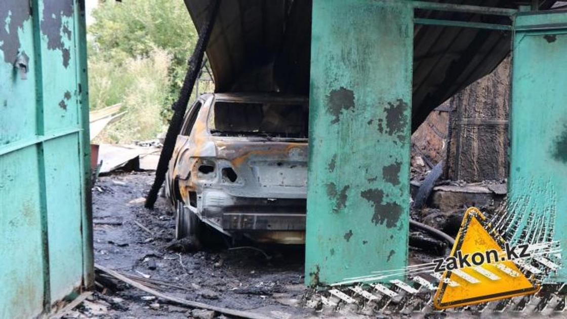 Жители Алматы сжигали мусор, а сожгли собак, дом и автомобиль (фото)