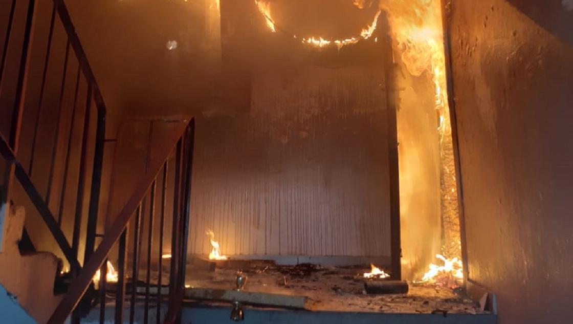 Тело женщины нашли в квартире дома после пожара в Нур-Султане (фото)