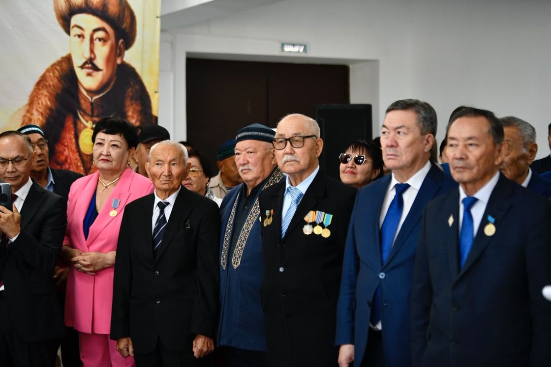 Төл тарихты түгендеген үш кітаптың тұсауы кесілді