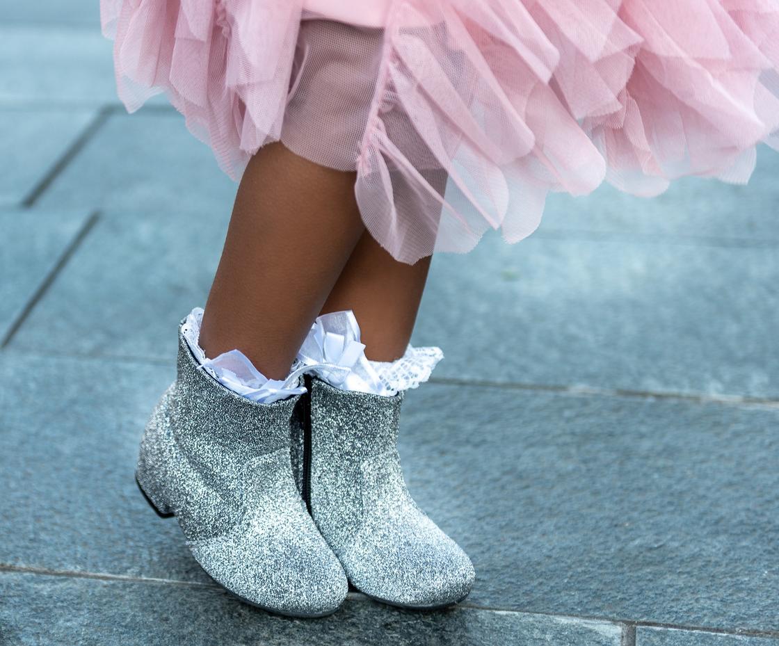 Серебристые туфельки на девочку 6 лет