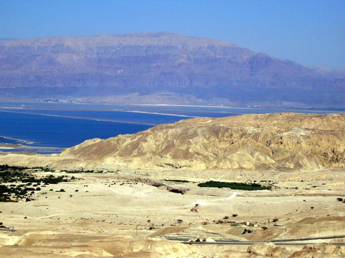 Гора Содом на фоне Мертвого моря