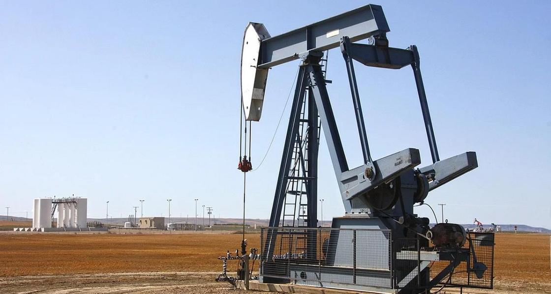 Лукашенко поручил договориться о поставках нефти с Казахстаном Лукашенко поручил договориться о поставках нефти с Казахстаном