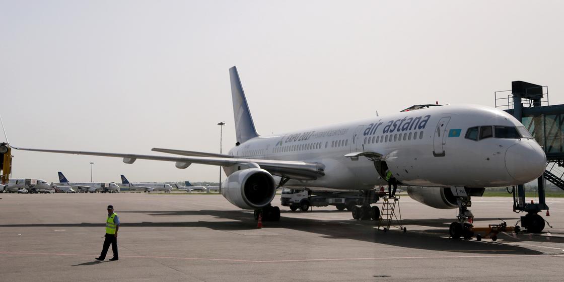 Коронавирусом заразились 2 бортпроводника Air Astana
