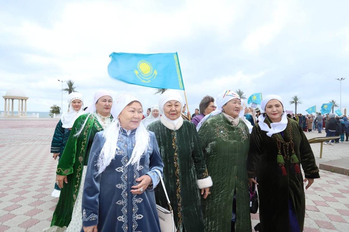 Парад национальной одежды в Актау