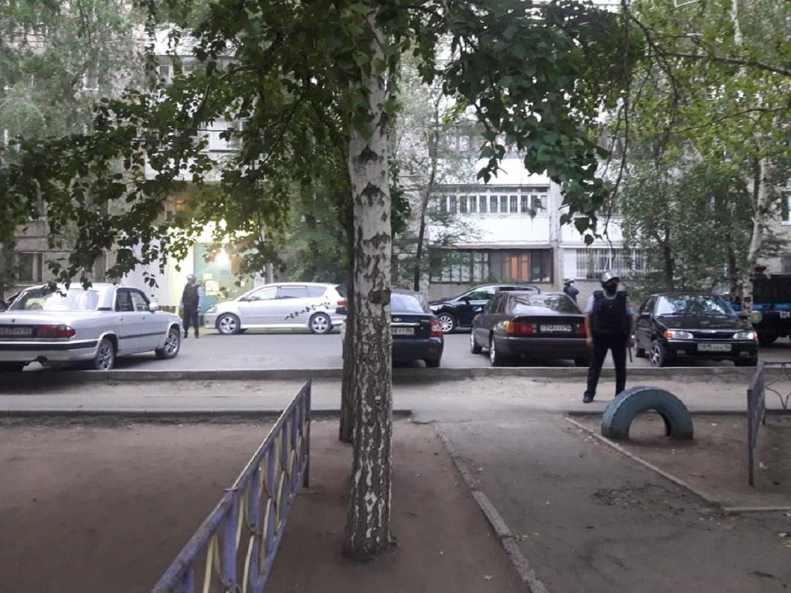 Подросток ради шутки сообщил учительнице о заложенной бомбе в многоэтажке в Павлодаре