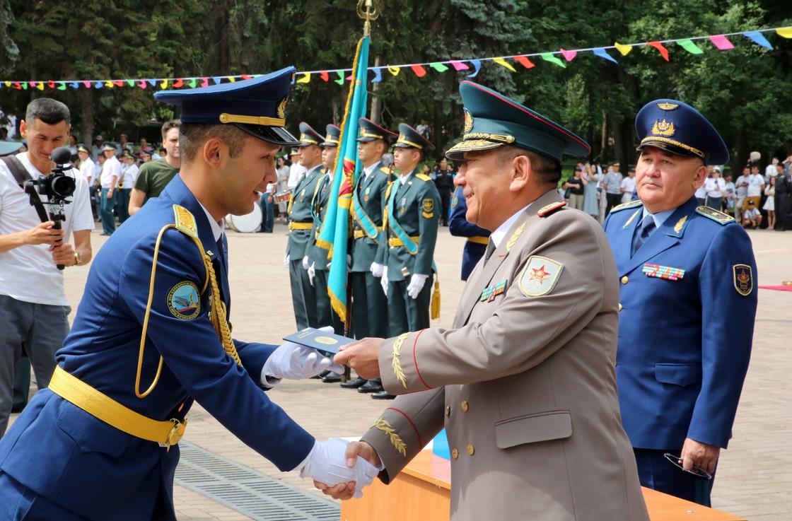 Выпуск курсантов Военно-инженерного института радиоэлектроники и связи