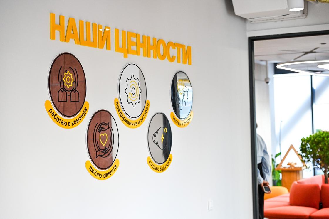 Стена офиса