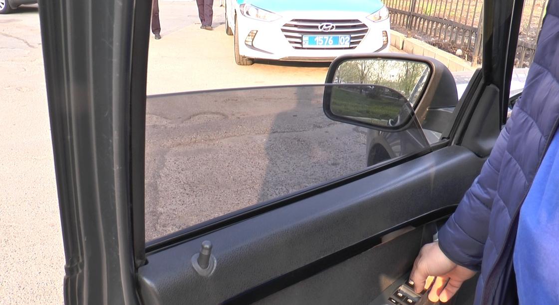 Водителя тонированного авто оштрафовали в Алматы (фото)