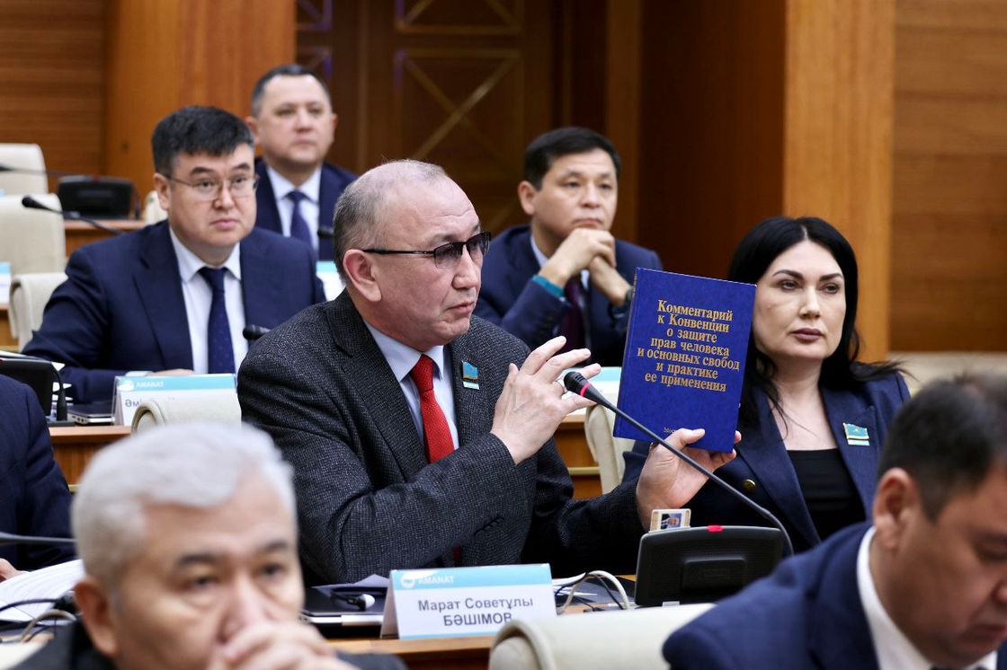 Собрание фракции партии AMANAT