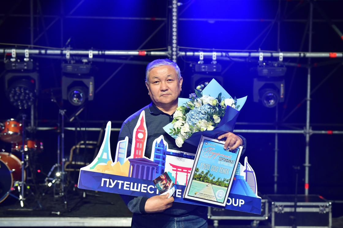 Житель столицы получил неожиданный подарок от Кайрата Нуртаса и Розы Рымбаевой