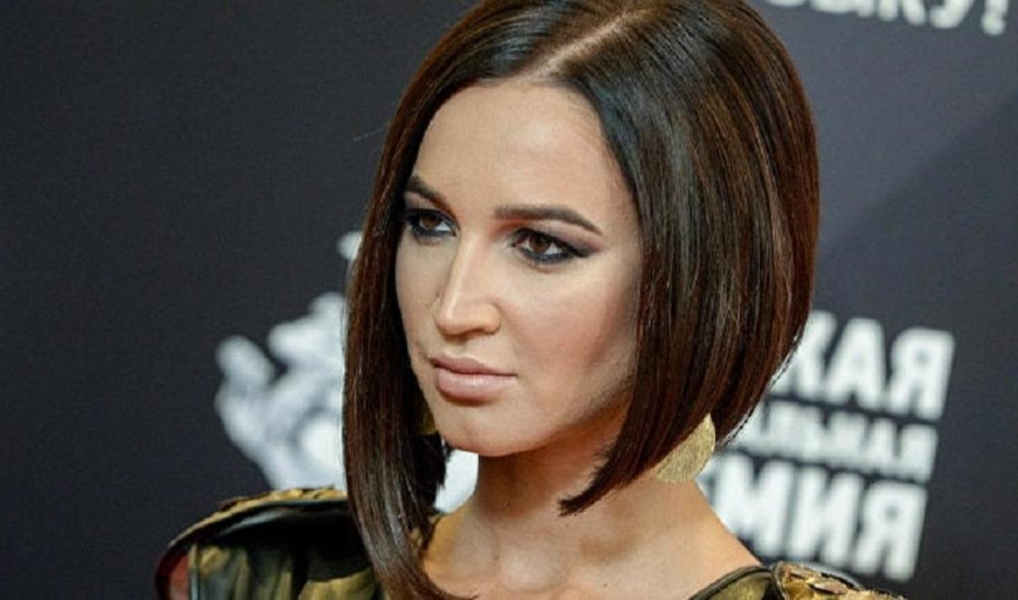 "Сумасшедший! Спасибо": Бузова получила подарок за 10 млн рублей "Сумасшедший! Спасибо": Бузова получила подарок за 10 млн рублей