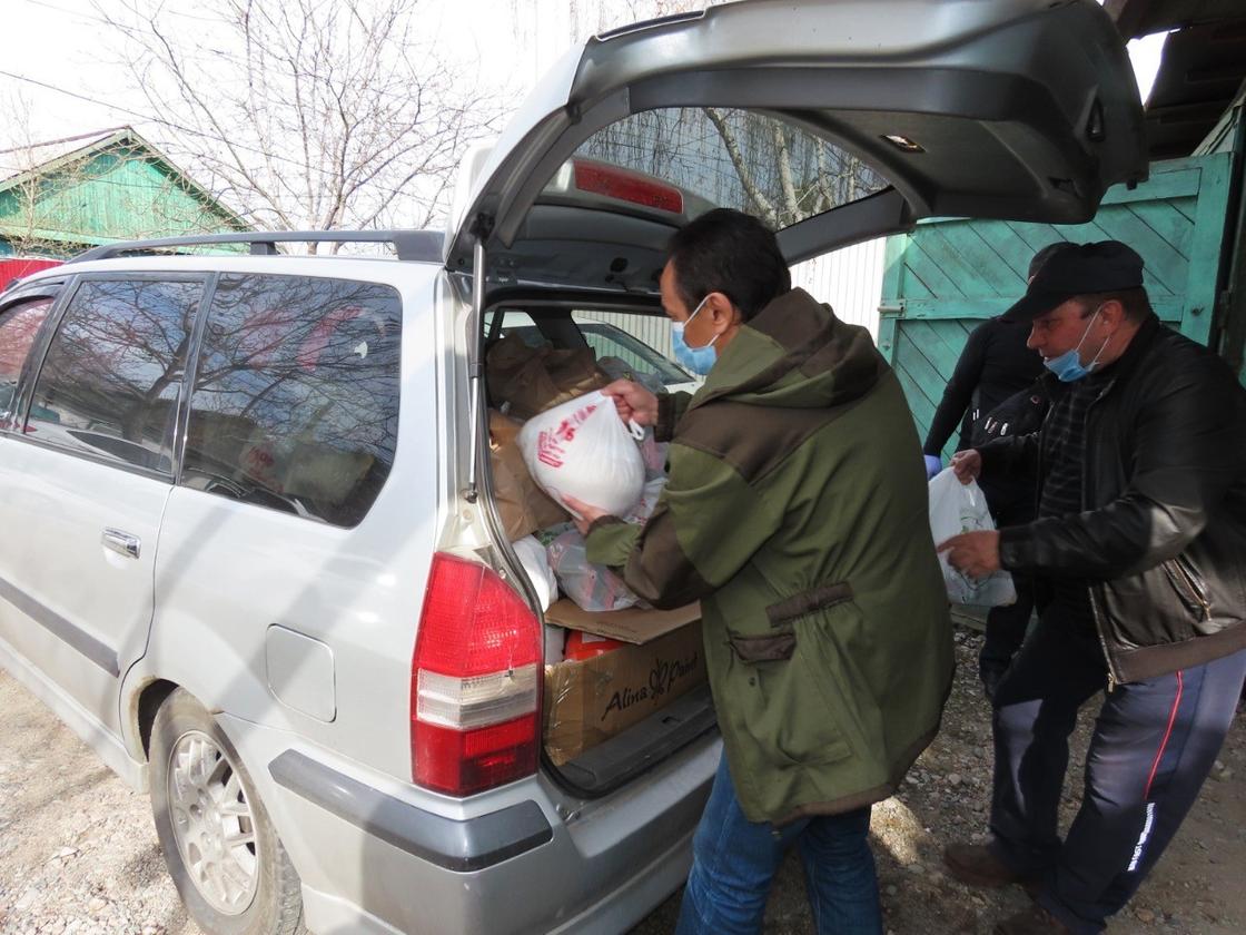 В Алматы открылся Центр поддержки волонтеров - 250 семей получили помощь
