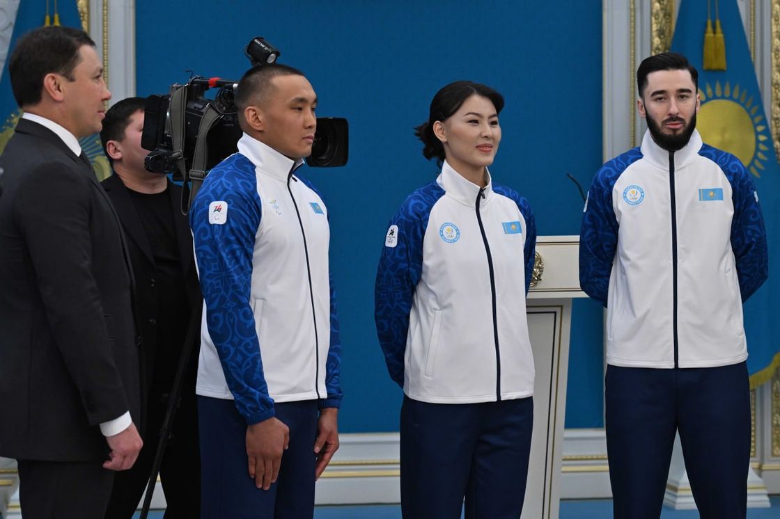 Передача флага олимпийцам