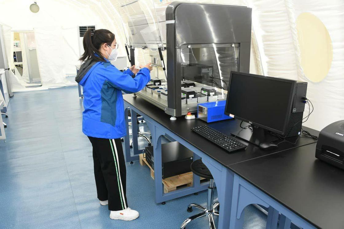 Седьмая лаборатория для проведения скрининга на COVID-19 открылась в Алматы (фото)