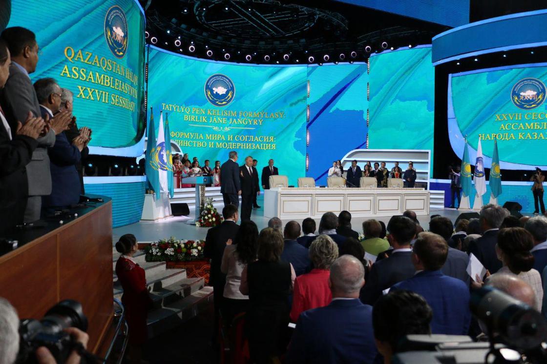 Назарбаев и Токаев пришли вместе на сессию Ассамблеи народа Казахстана (фото)
