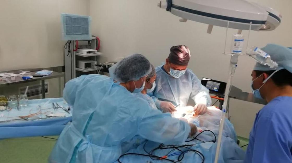 Алматинские нейрохирурги провели уникальную операцию трехмесячному ребенку