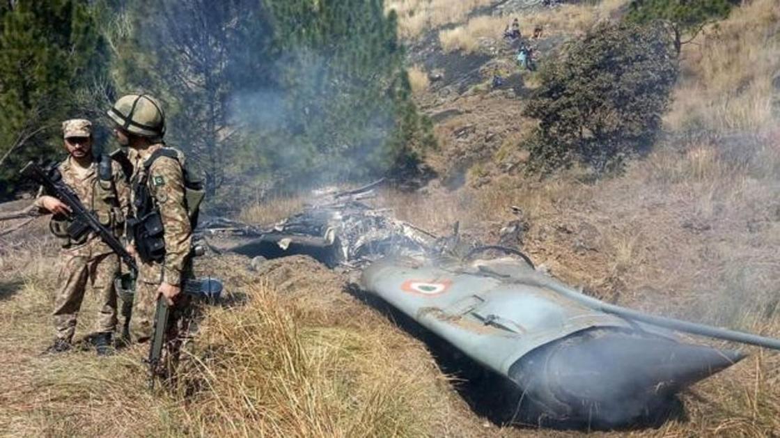 Кризис в Кашмире: Пакистан обещал освободить индийского пилота в знак примирения