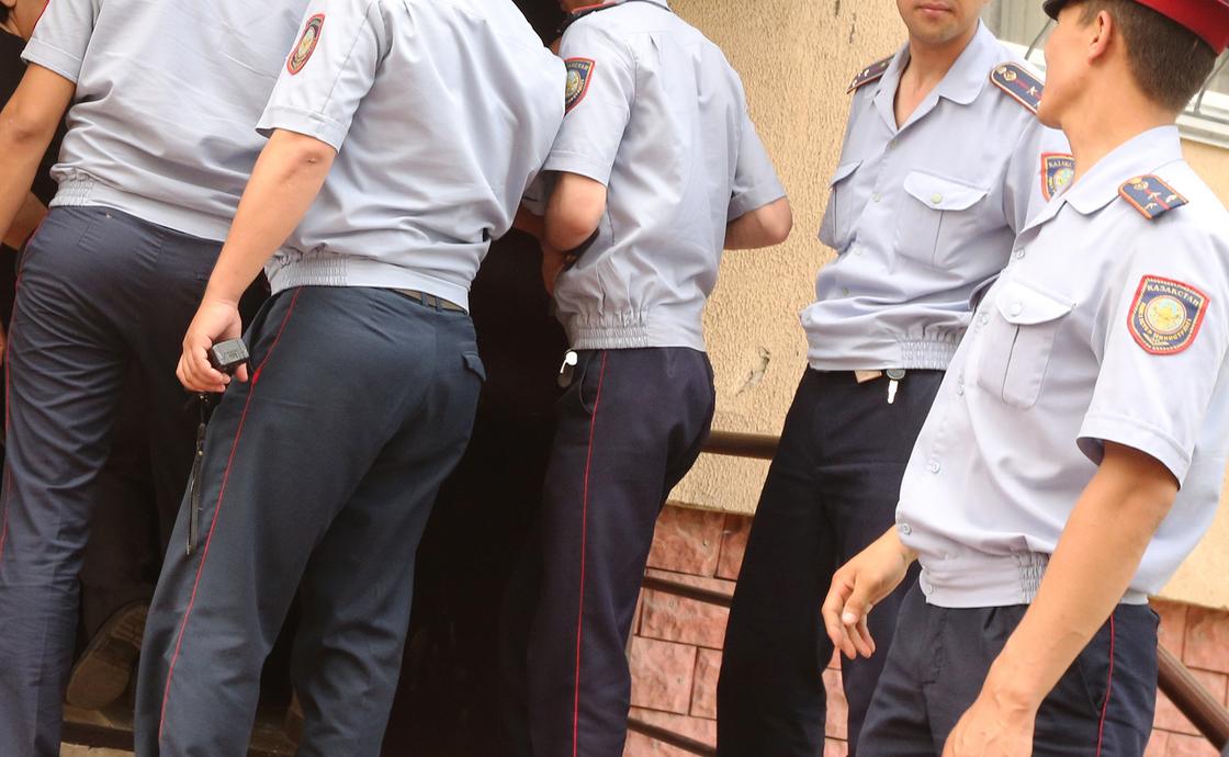 Начальники полицейских, осужденных за коррупцию, лишились должностей в Актобе