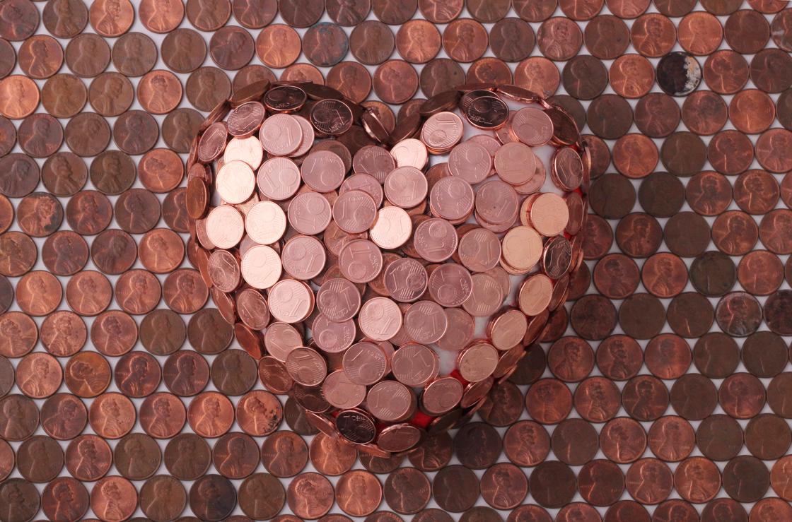 Медные монеты в форме сердца