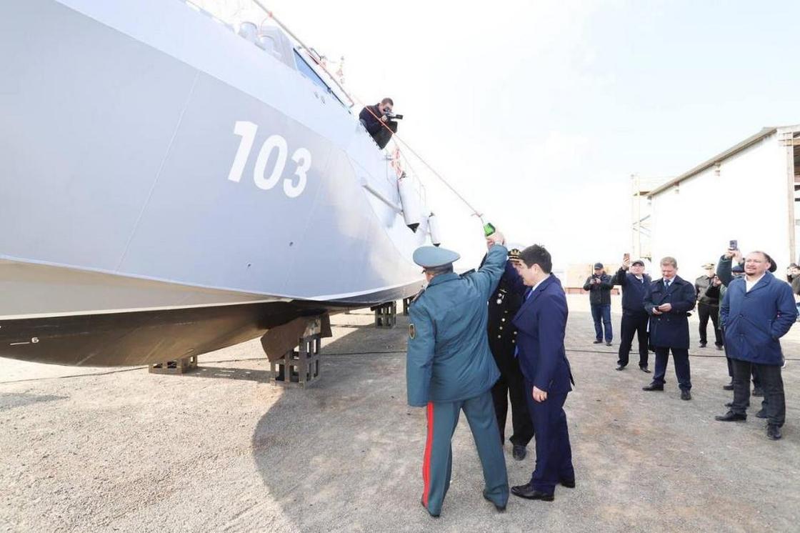 Спуск на воду военного корабля 