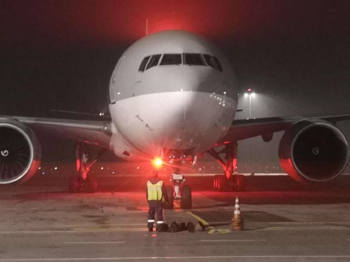 Самолет прибыл в Алматы