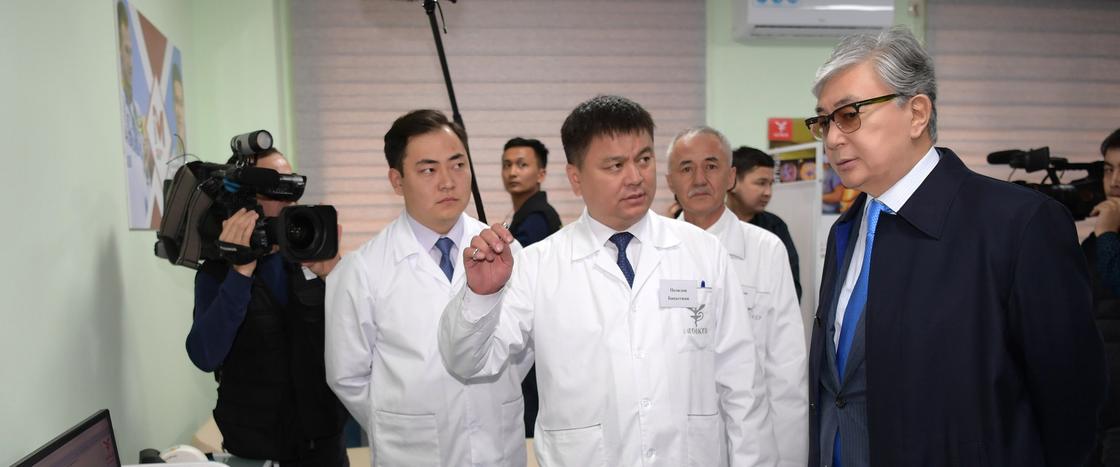 Президент Казахстана встретился с врачами Шымкента
