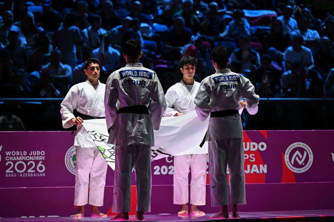 Церемония передачи Казахстану флага Международной федерации дзюдо (IJF)