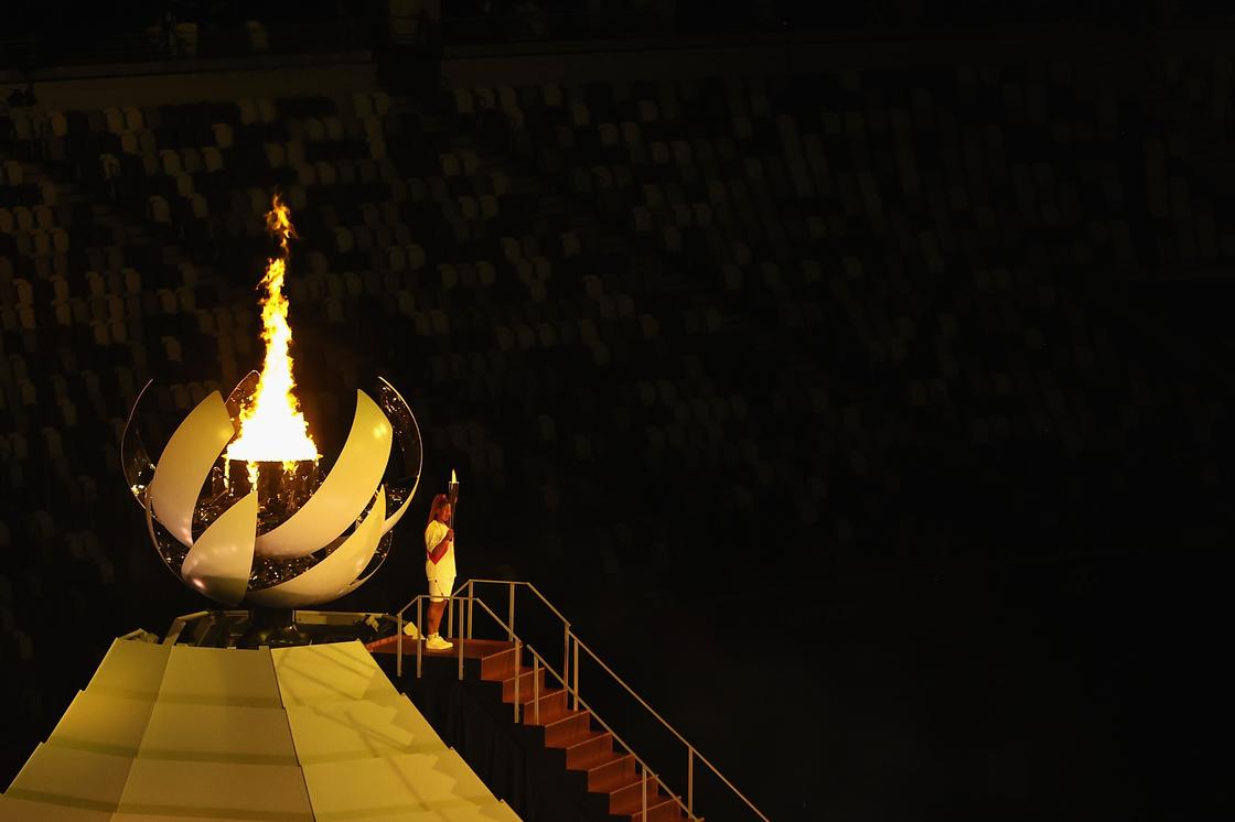 Наоми Осака зажгла Олимпийский огонь