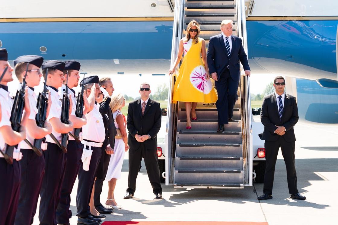 Мелания Трамп смутила Сеть неподобающим нарядом на саммите G7 (фото)