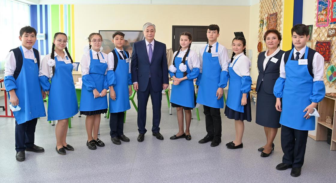 Касым-Жомарт Токаев посетил специализированную школу-интернат для одаренных детей