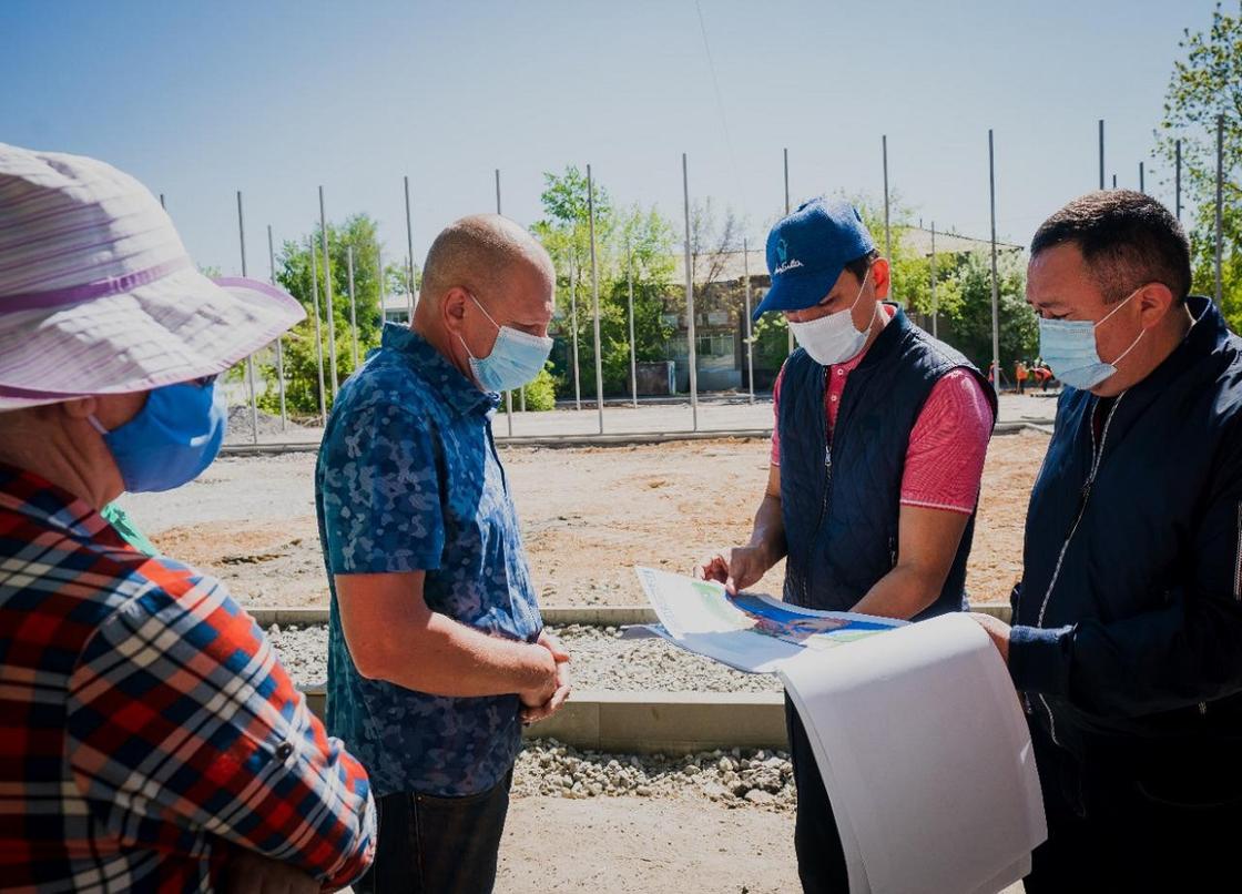 Алтай Көлгінов мердігерлермен Алтай Көлгінов мердігерлермен