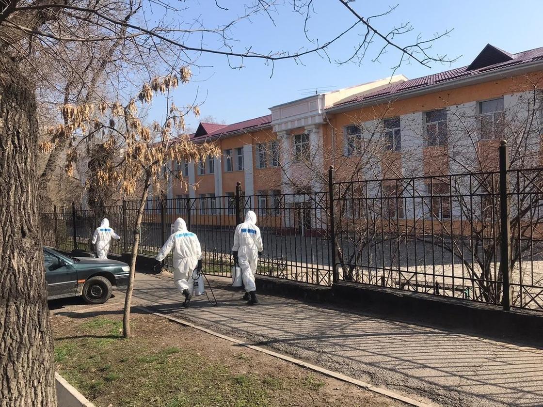 Около 2 млн литров дезраствора использовали с начала режима ЧП в Алматы