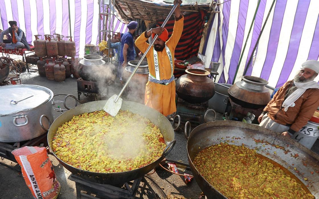 Приготовление еды на протестах в Индии