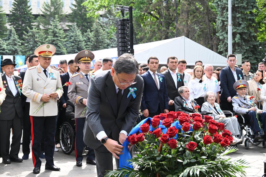 Возложение цветов Возложение цветов