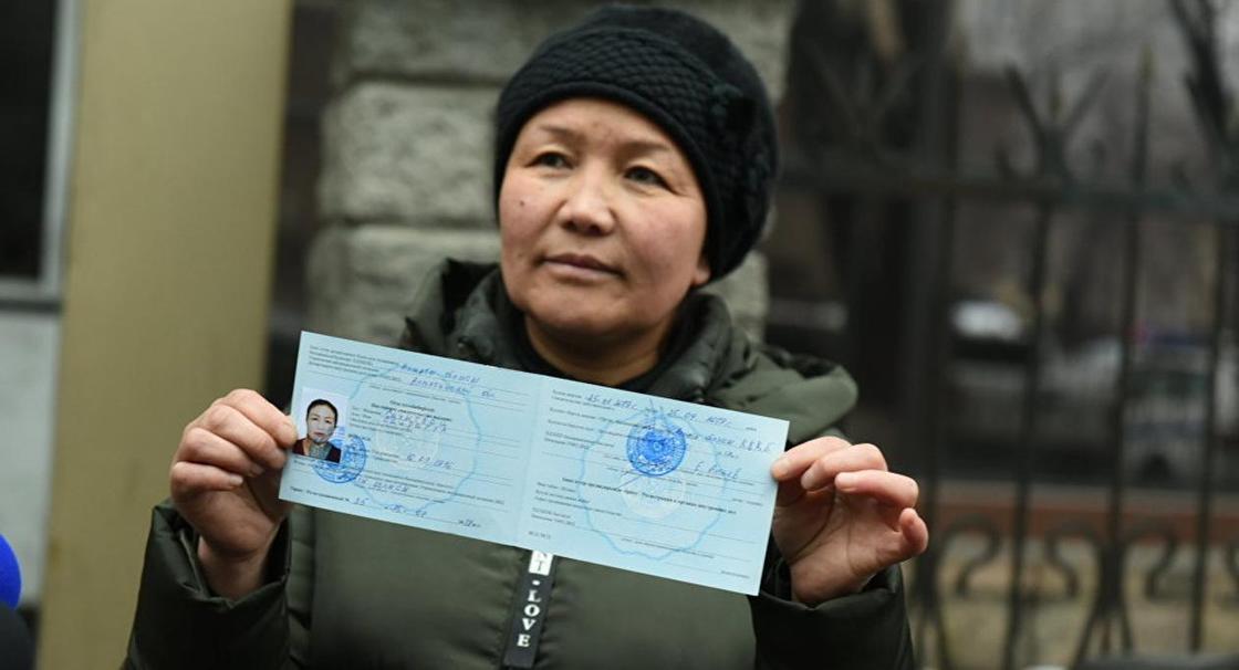 "Хочу быть с семьей на родине": этнической казашке из Китая продлили срок пребывания в Казахстане