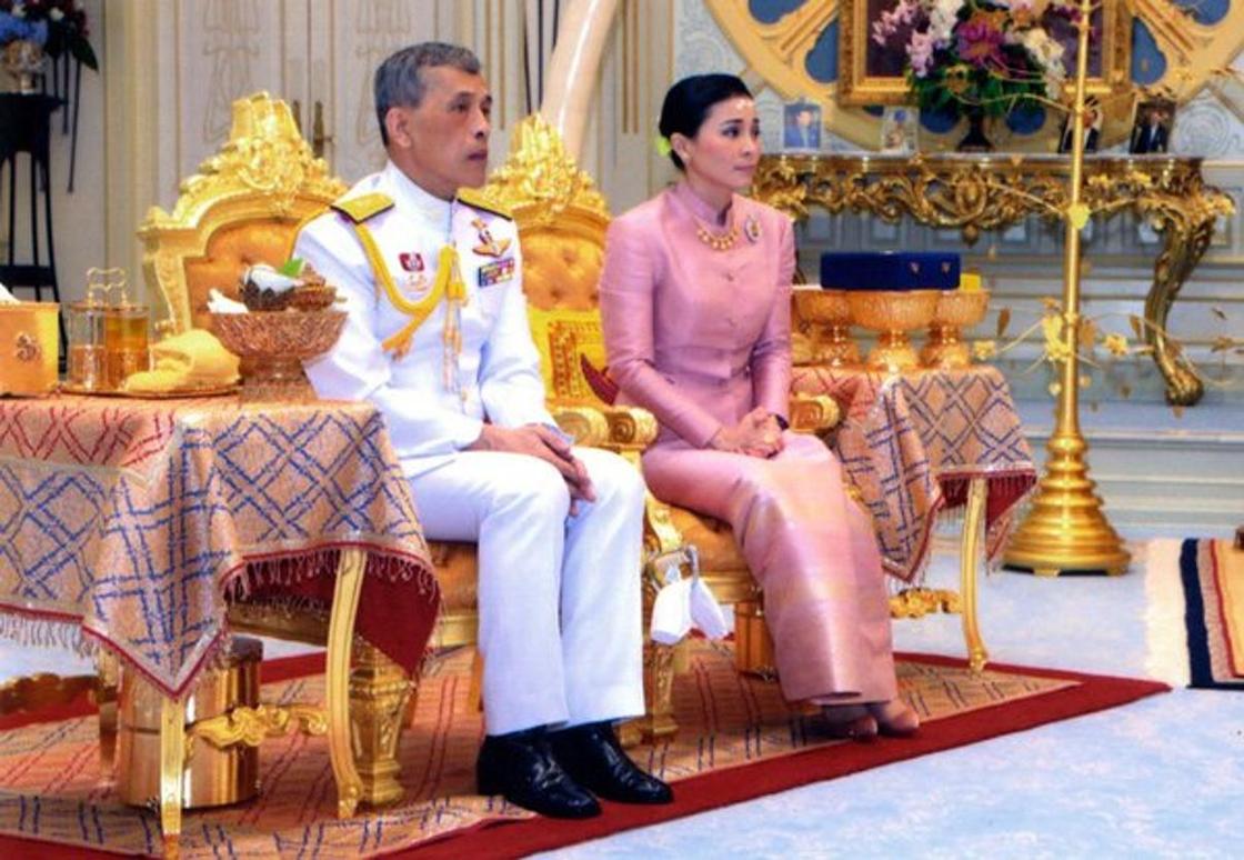 Свадебная церемония короля Таиланда с генеральшей удивила Сеть