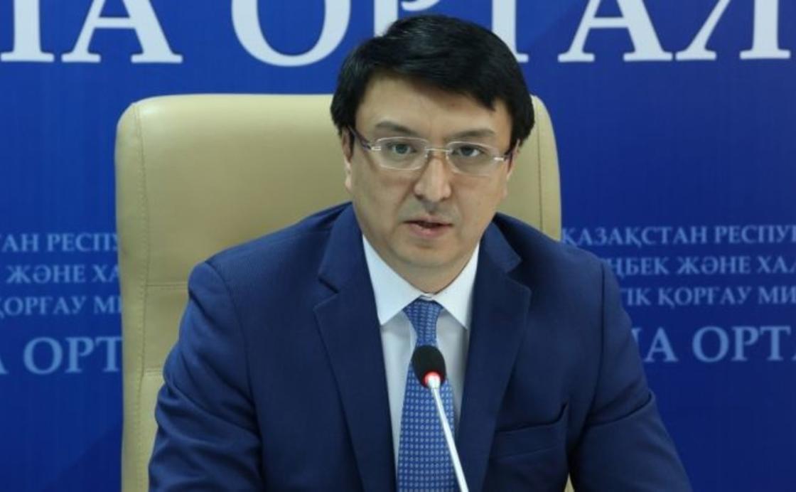 Жаңа сайланған депутат Әлтаев бір баланы асырауға 20 мың теңге жететінін мәлімдеді Жаңа сайланған депутат Әлтаев бір баланы асырауға 20 мың теңге жететінін мәлімдеді