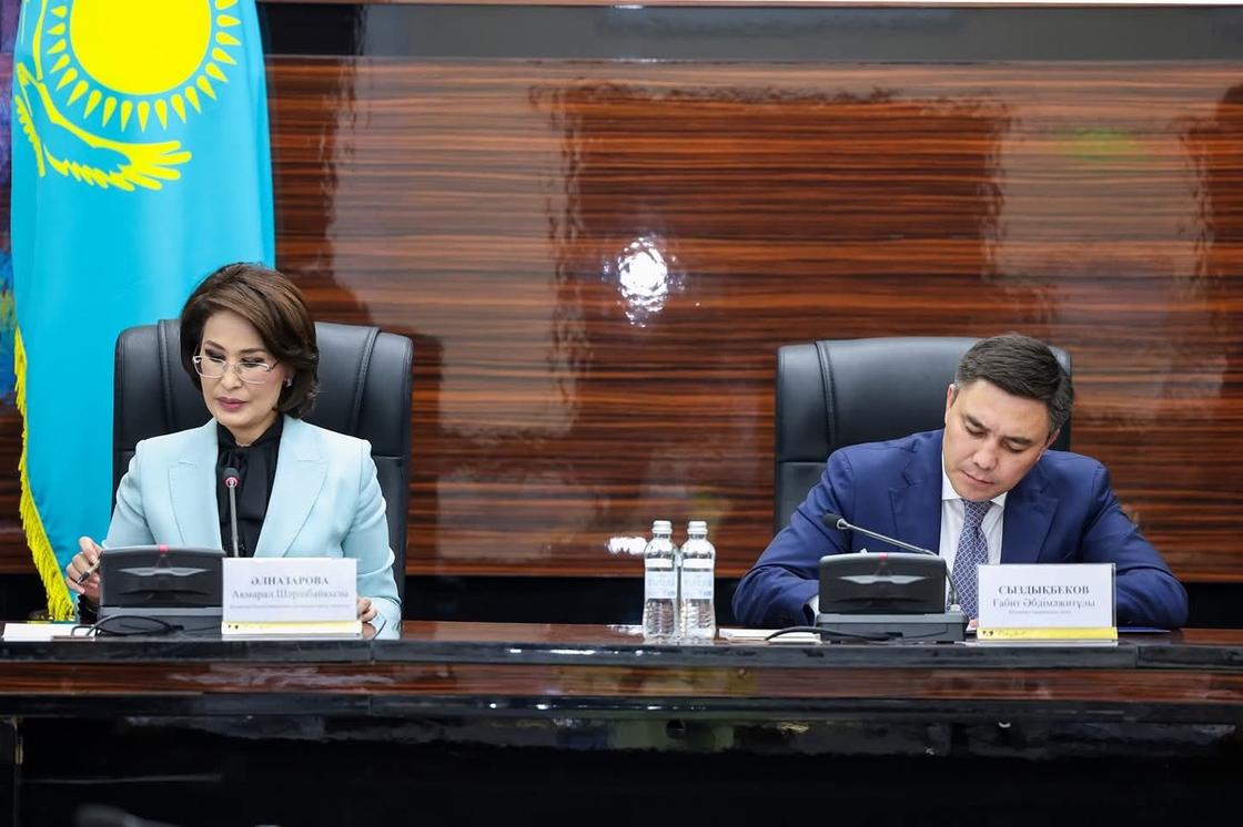 Акмарал Альназарова и Габит Сыздыбеков Акмарал Альназарова и Габит Сыздыбеков