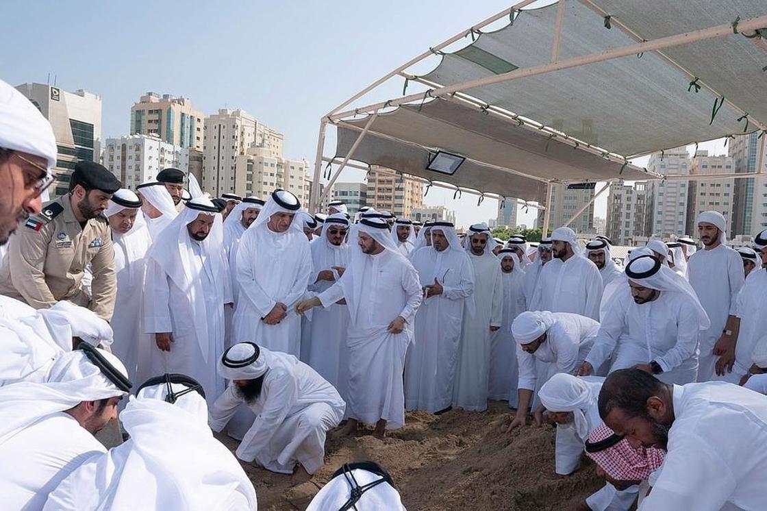 ФОТО: Горе отца: арабского принца похоронили в ОАЭ