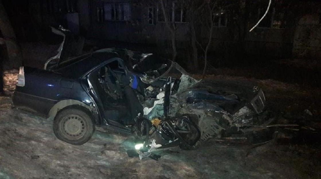 Двое человек погибло в жуткой аварии в Алматы (фото)