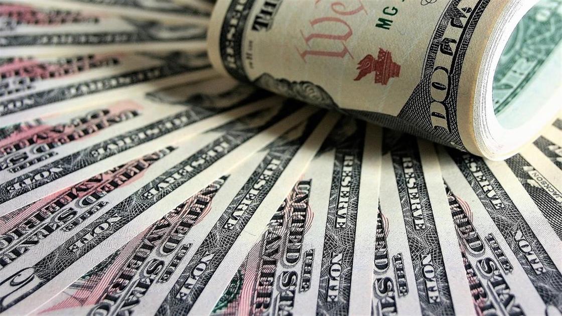 Курс доллара превысил 380 тенге в обменниках